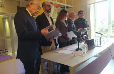 El catálogo de la exposición ‘In custodia verbi’ extiende el proyecto escultórico del artista Alberto Bañuelos