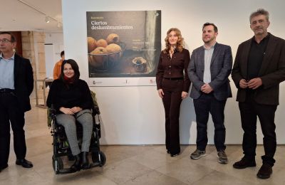 La exposición ‘Ciertos deslumbramientos’ ofrece en Zamora un diálogo entre las imágenes de José Ramón Vega y la poesía de Tomás Sánchez Santiago