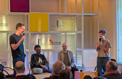 Óscar Esquivias y Asís G. Ayerbe inauguran en Burgos el podcast cultural ‘¿Seguimos o no?