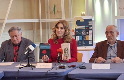 Rubén Abella con la novela ‘Dice la sangre’ y Amalia Iglesias con el poemario ‘Tampoco yo soy un robot’ comparten el ‘XII Premio de la Crítica’